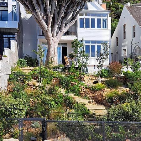 The Dragon Tree Guesthouse カーク・ベイ エクステリア 写真