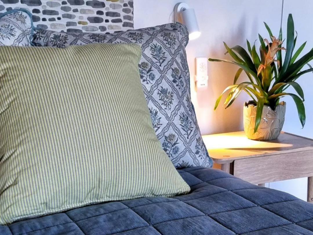 The Dragon Tree Guesthouse カーク・ベイ エクステリア 写真
