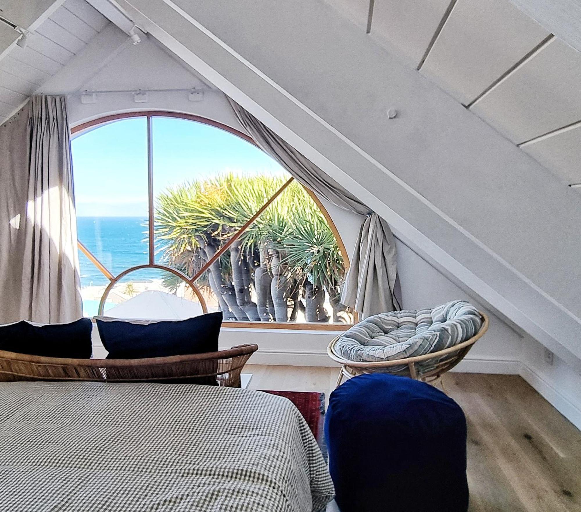 The Dragon Tree Guesthouse カーク・ベイ エクステリア 写真